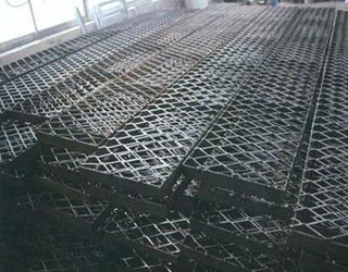 40*80mm Flame Retardant Expanded Wire Mesh Anti Slip Walkway Step Mesh